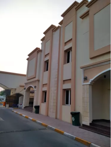 Residential Ready Property 4 Bedrooms S/F Villa in Compound  for rent in Doha-Qatar #7720 - 1  image 